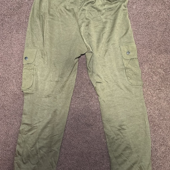 Green joggers with cargo pockets - Picture 3 of 3